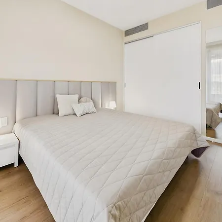 Sky Park Centre 1br High Fl - Free Parking Lejlighed