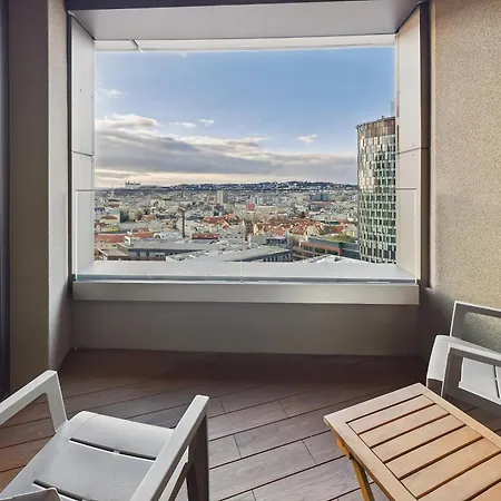 Sky Park Centre 1br High Fl - Free Parking * ברטיסלאבה