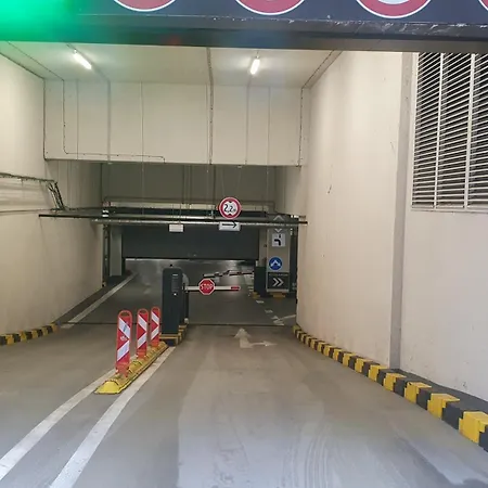 Sky Park Centre 1br High Fl - Free Parking *