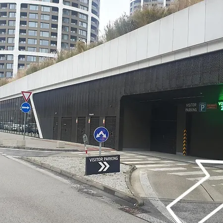 Sky Park Centre 1br High Fl - Free Parking *