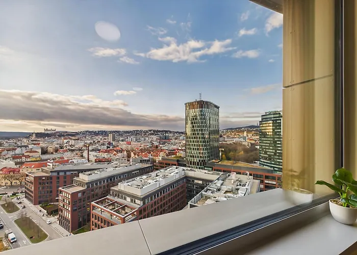 Sky Park Centre 1br High Fl - Free Parking *