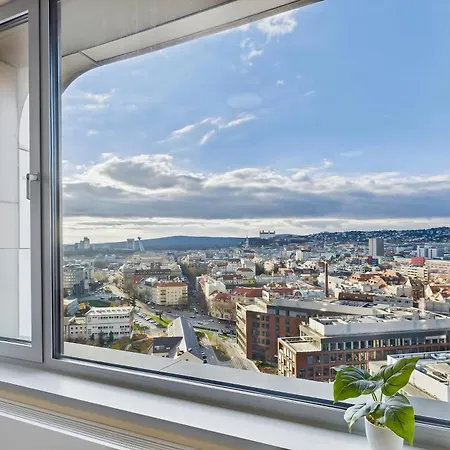 Sky Park Centre 1br High Fl - Free Parking *