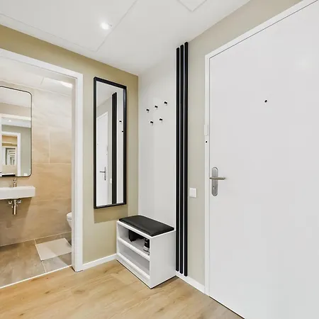 Sky Park Centre 1br High Fl - Free Parking * Pozsony