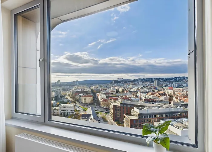 Sky Park Centre 1br High Fl - Free Parking *